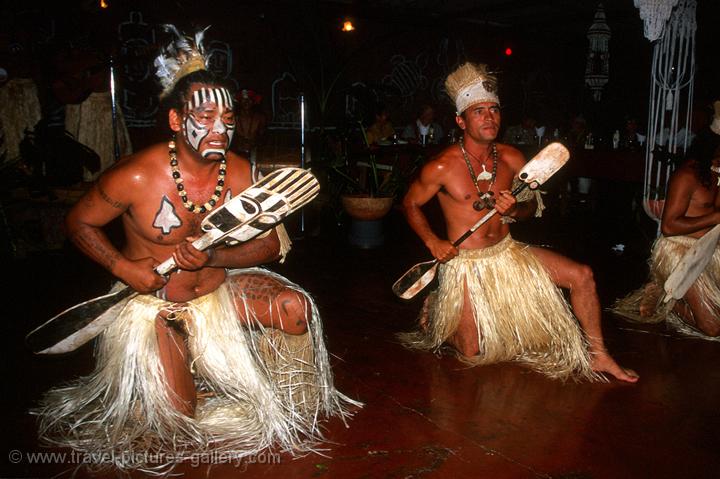 Pictures of Chile- Rapa Nui- Easter Island - Kari Kari dancers, cultural performance at Hanga Roa