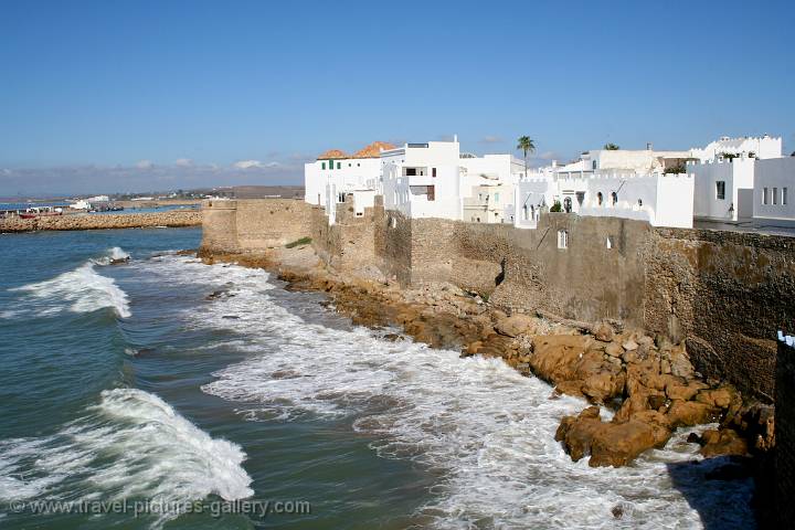 Pictures of Morocco -  whitewashed houses in a coastal village
