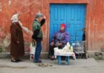 Pictures of Ukraine - Crimea, Bakchysaray, street seller, people