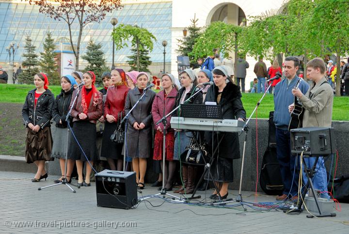 Pictures of Ukraine - Kyiv (Kiev), street musicians, choir