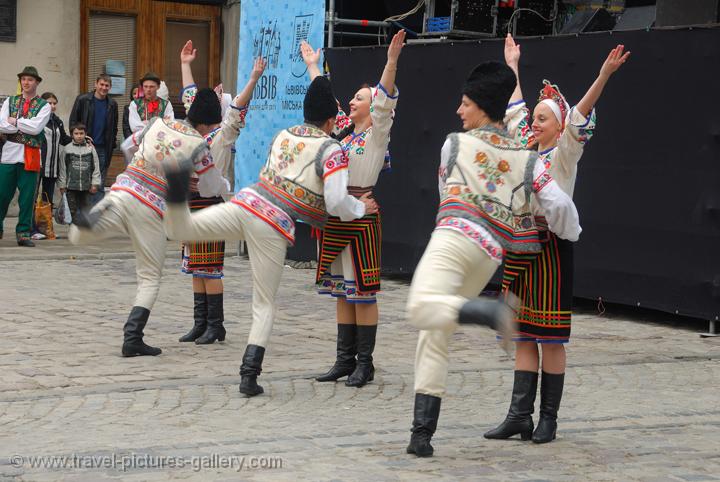 Pictures of Ukraine - Lviv parade, folkoric dance, traditional dress