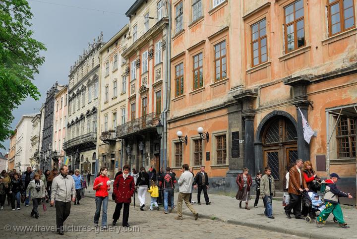 Pictures of Ukraine - shopping street in Lviv