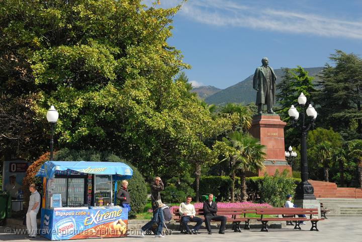Pictures of Ukraine - Yalta, Lenin statue