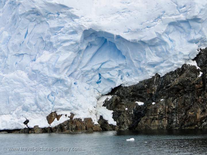 Pictures of Antarctica - antarctica-0059 - ice and rocks, Pleneau Bay