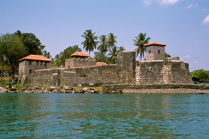 Resultado de imagen para Castillo de San Felipe de Lara, RÃ­o Dulce, Livingston