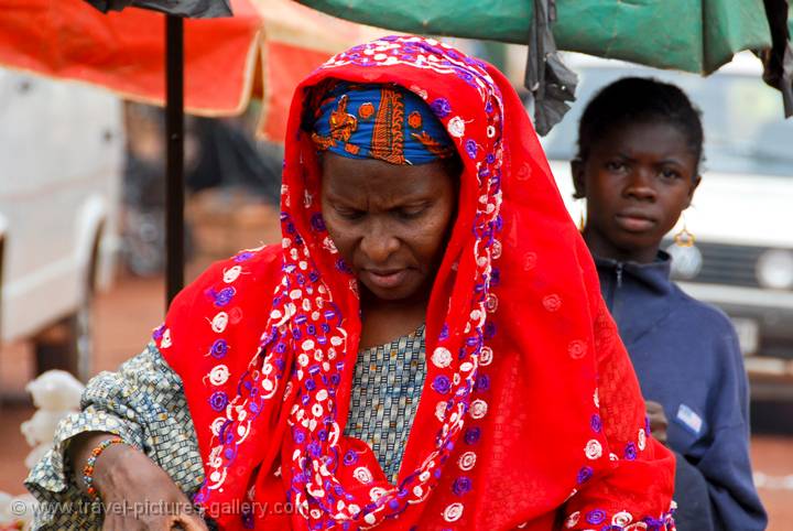 Pictures of Mali - Sikasso-0012 - woman at the market wearing a ...