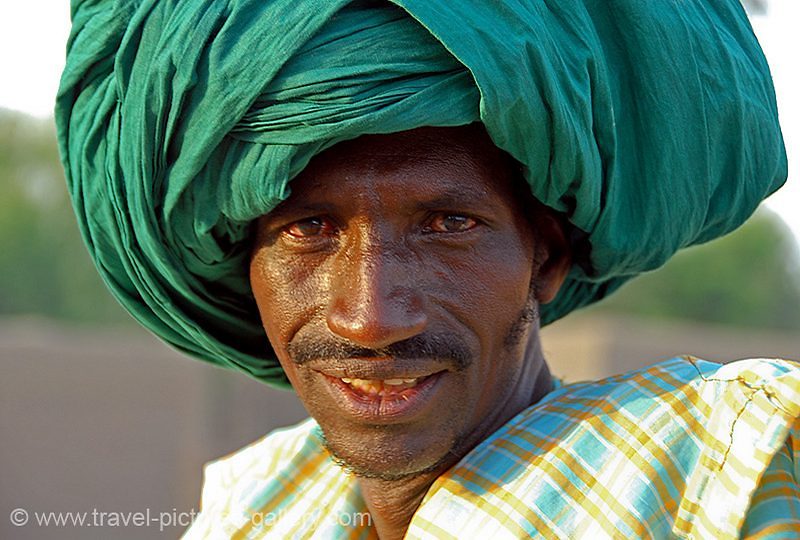 Mali - Djenné - local man with a colourful turban