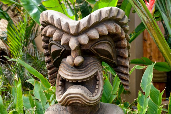 Pictures of Hawaii - Oahu-0005 - Tiki sculpture, spiritual figures ...