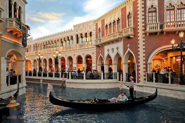 Pictures of Las Vegas-0069 - gondola ride at the indoor laguna ...