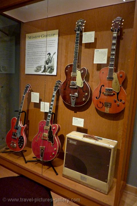 Pictures of the USA - Nashville-0020 - Chet Atkins' guitars, Country ...